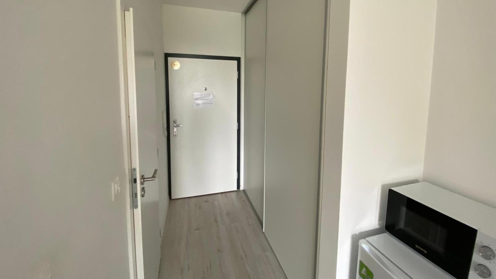 1 Room Apartment With Terrace, Slnecnice, 18B Братислава Екстер'єр фото