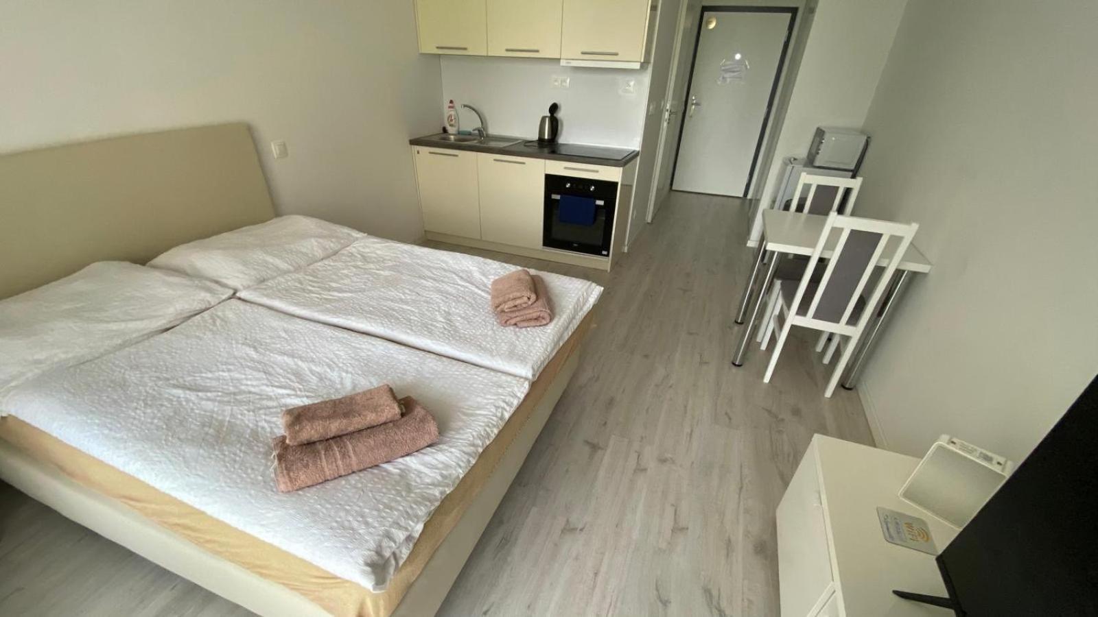 1 Room Apartment With Terrace, Slnecnice, 18B Братислава Екстер'єр фото